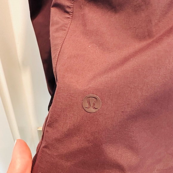 lululemon | StretchSeal Relaxed-Fit Rain Jacket - Burgundy - Picture 4 of 4